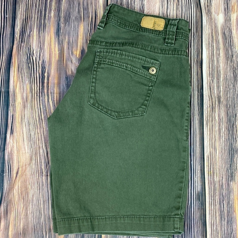 Awesome Woman’s Supplies Olive Green Bermuda Shorts- Size 6
